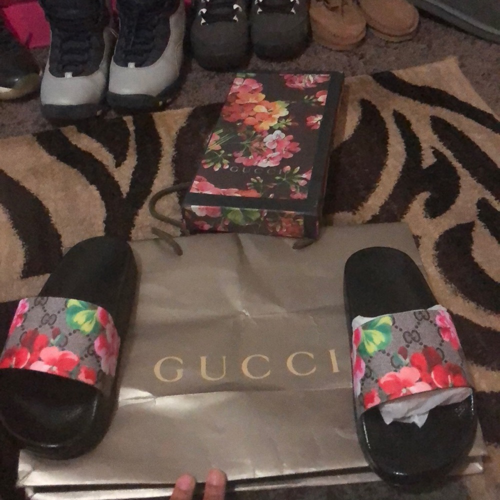 Gucci blooms slides